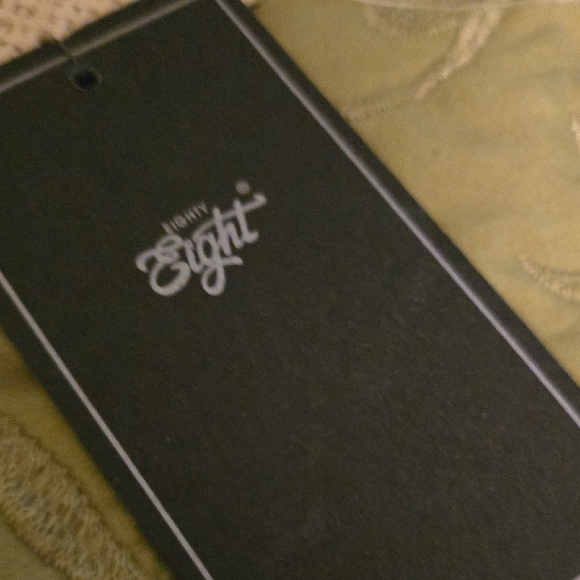 Stylish Cream Fedora with Black Band - Picture 2 of 8